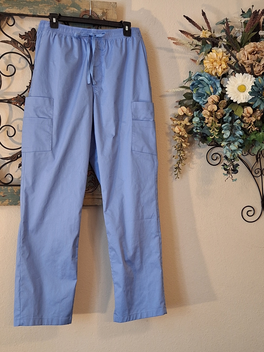 🔥 3 for $25 SALE Amazon Essentials Unixex Light Blue Scrubs. NWT Size Med